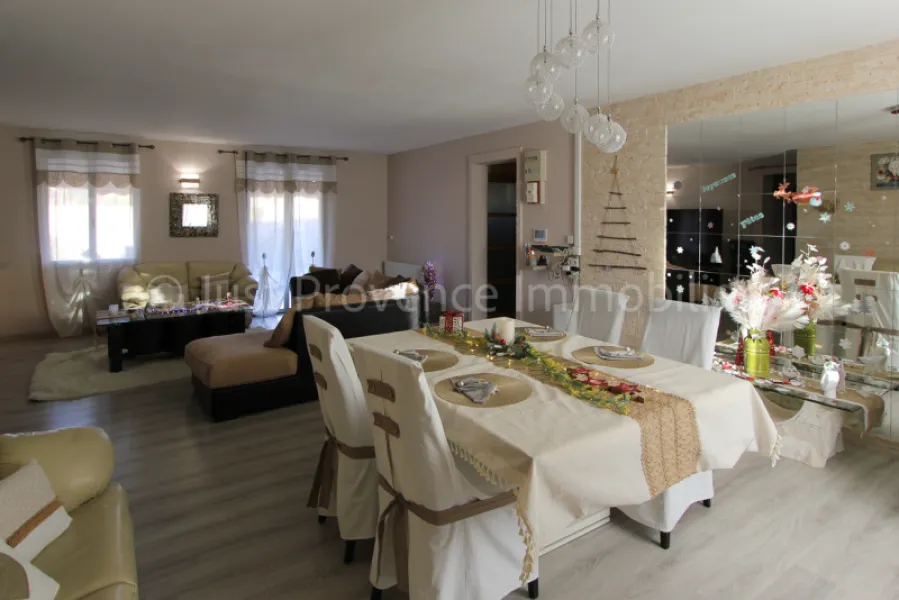 Villa de plain-pied Caromb 5 pièces 140 m2 avec piscine