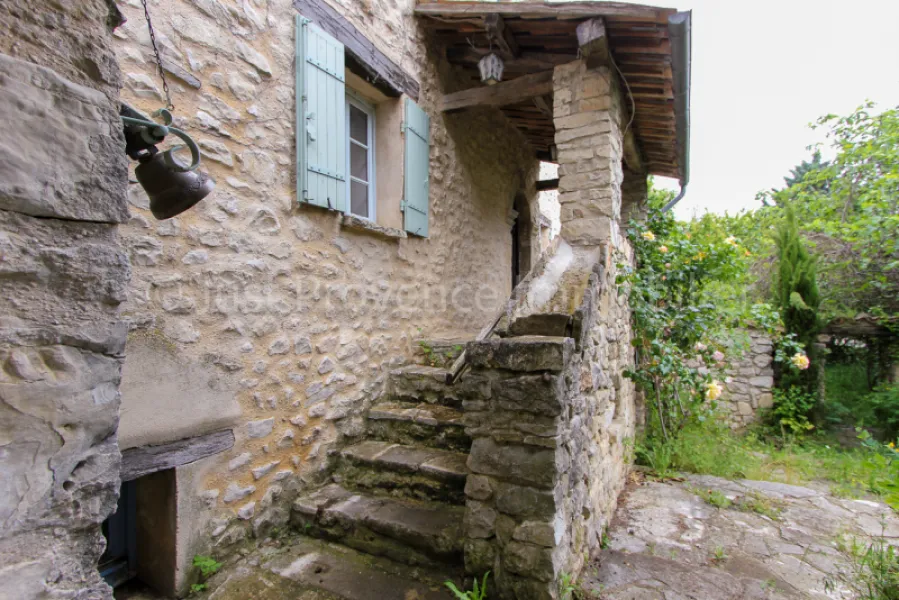 Village house in Saint-Trinit of approximately 182.66 sqm with garden.