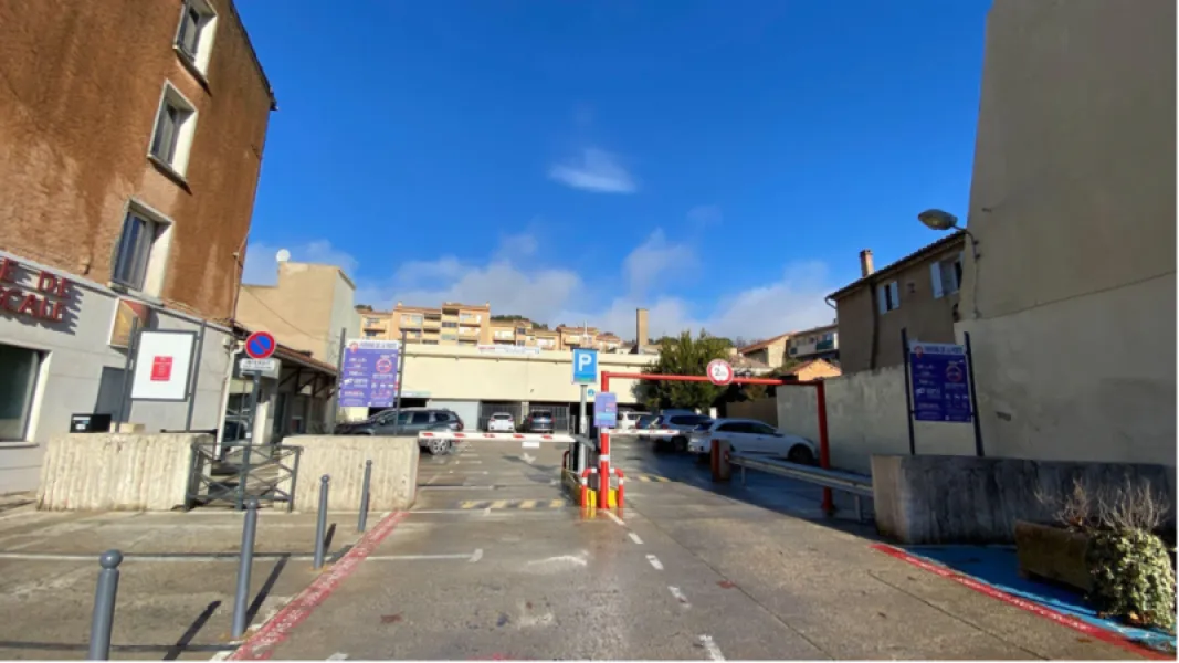 Ensemble Immobilier Polyvalent d'environ 4050 m² à APT