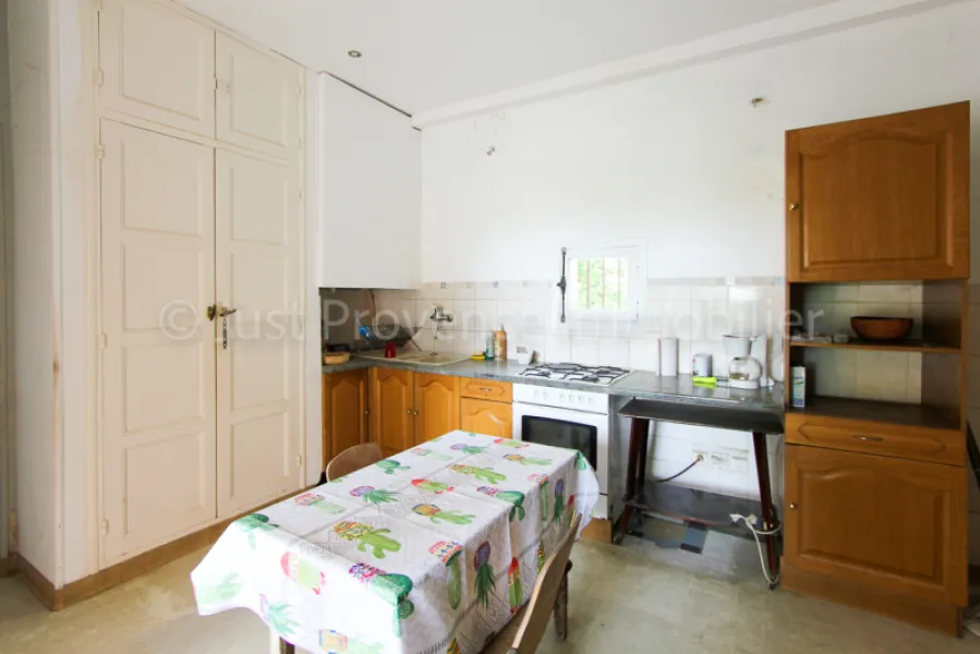 Maison d'environ 150.55 m² à Caromb, 10 pièces sur un terrain d'environ 742 m2 avec garage