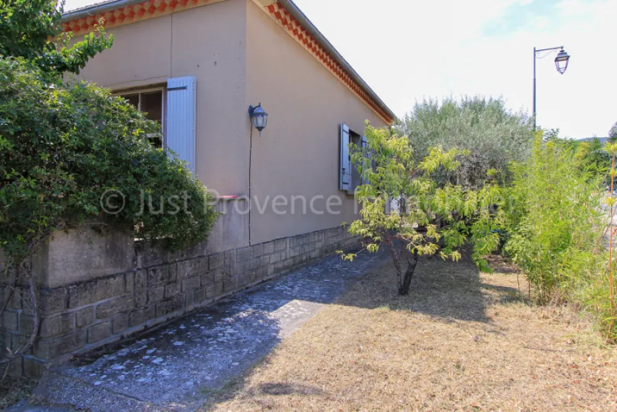 House in Bedoin, 4 rooms, 100 m2 with garage and outbuilding