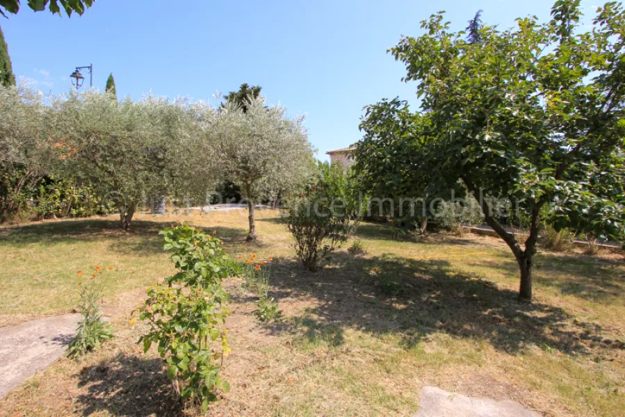 House in Bedoin, 4 rooms, 100 m2 with garage and outbuilding