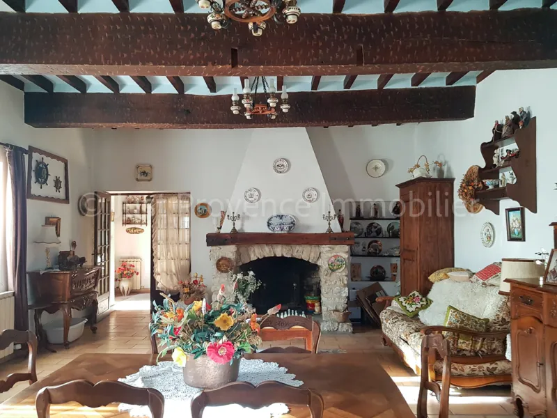 Village house in Saint-Trinit of approximately 182.66 sqm with garden.
