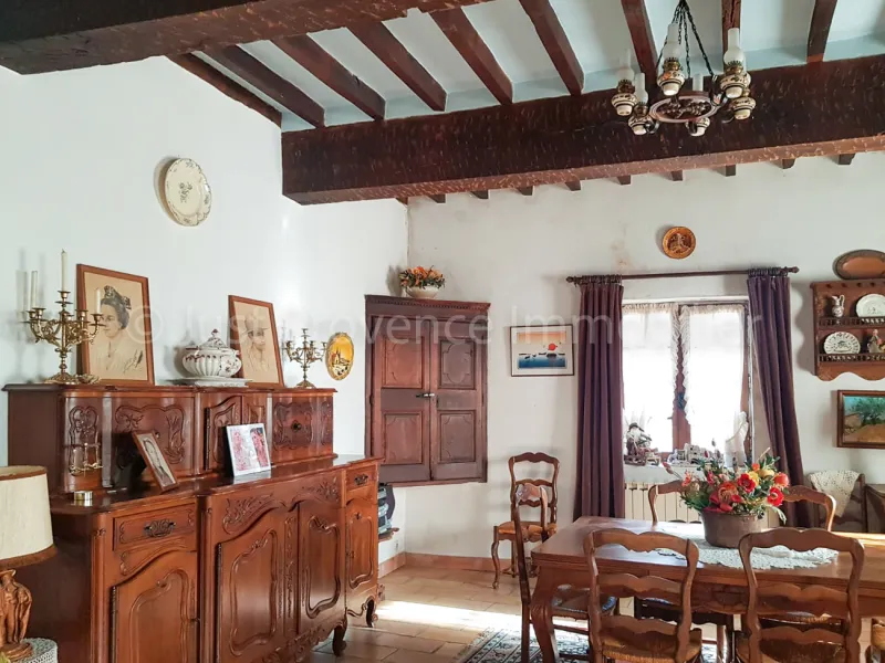 Village house in Saint-Trinit of approximately 182.66 sqm with garden.