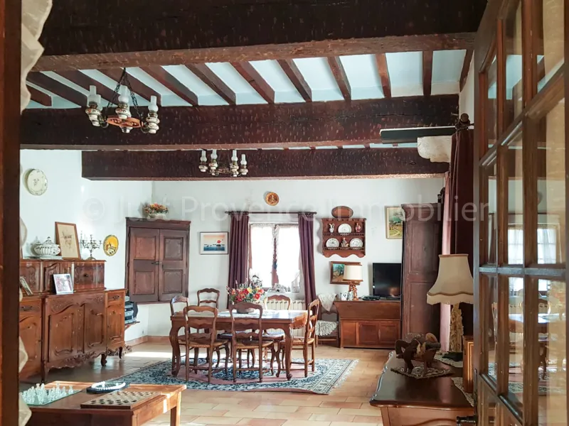 Village house in Saint-Trinit of approximately 182.66 sqm with garden.