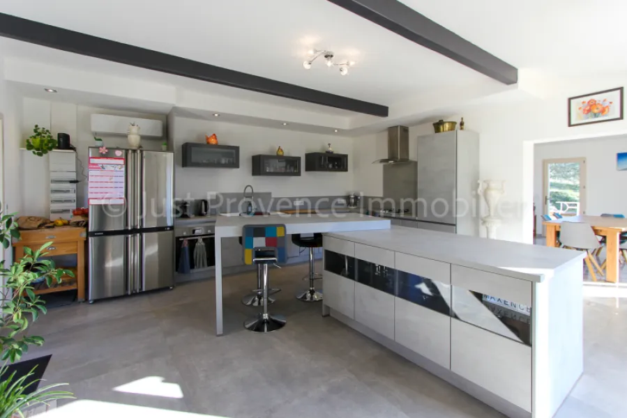 À vendre maison Méthamis 5 pièces 126.28 m2 avec piscine et garage