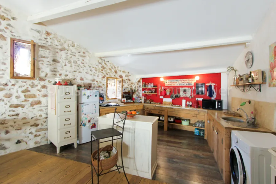 Au coeur du charmant village de Bedoin Maison de village entièrement rénovée de 120 m² avec une cave