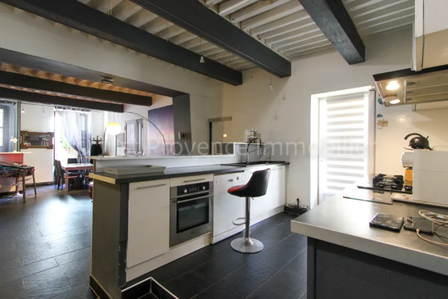 EXCLUSIVE: Caromb house, 16 rooms with independent apartments