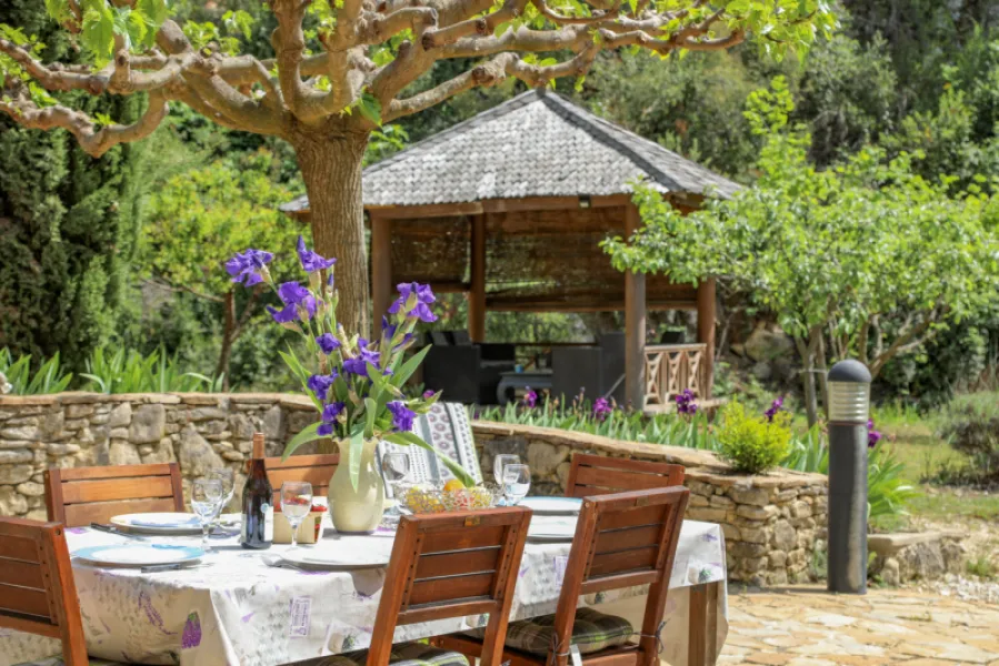 EN EXCLUSIVITÉ. Le Barroux, ensemble immobilier, avec piscine, garage et carport. .