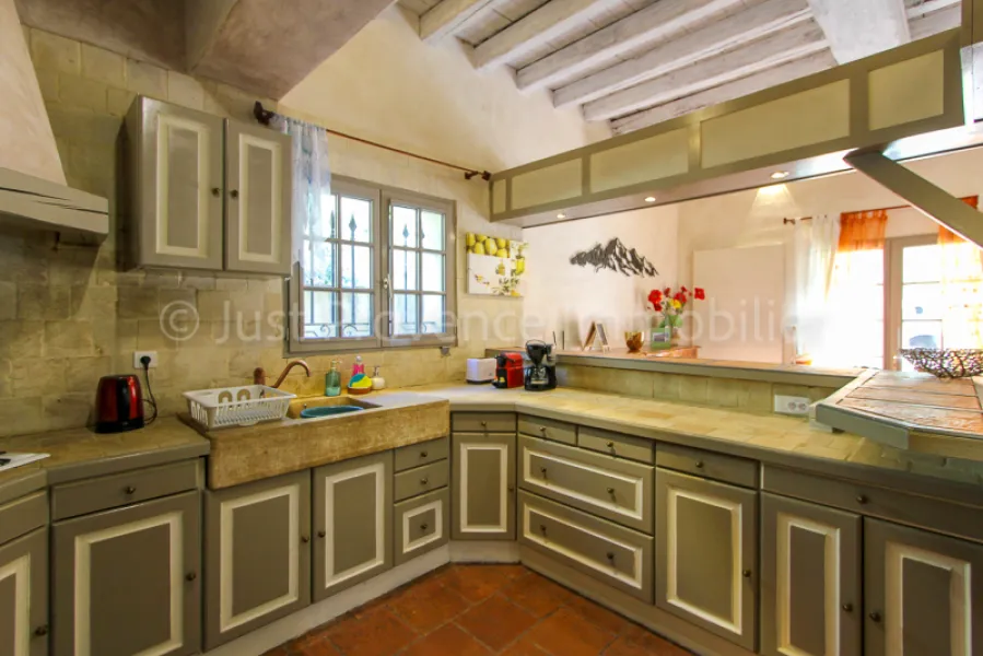 EN EXCLUSIVITÉ. Le Barroux, ensemble immobilier, avec piscine, garage et carport. .