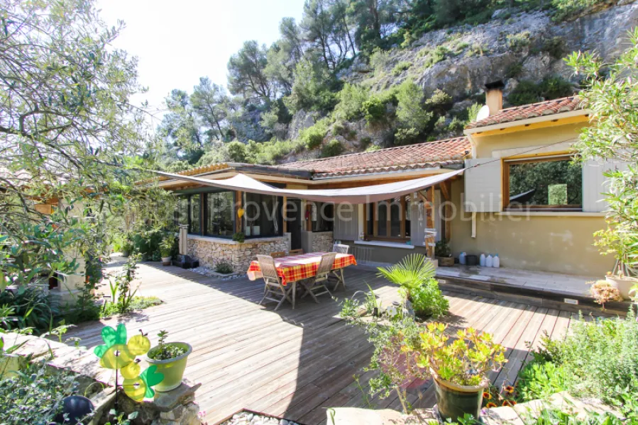 EN EXCLUSIVITÉ. Le Barroux, ensemble immobilier, avec piscine, garage et carport. .