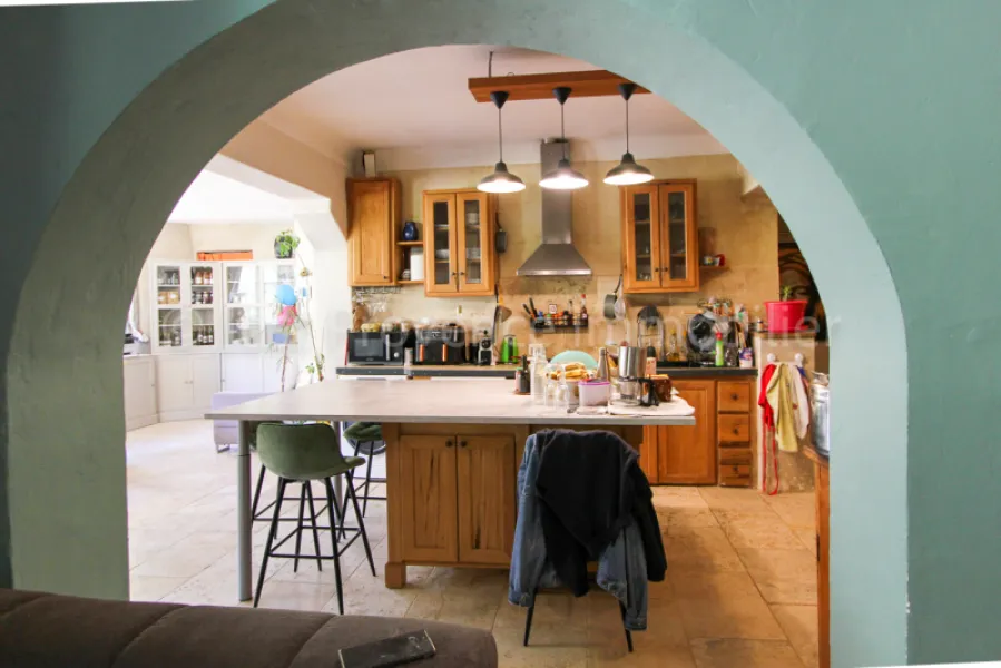 EN EXCLUSIVITÉ. Le Barroux, ensemble immobilier, avec piscine, garage et carport. .