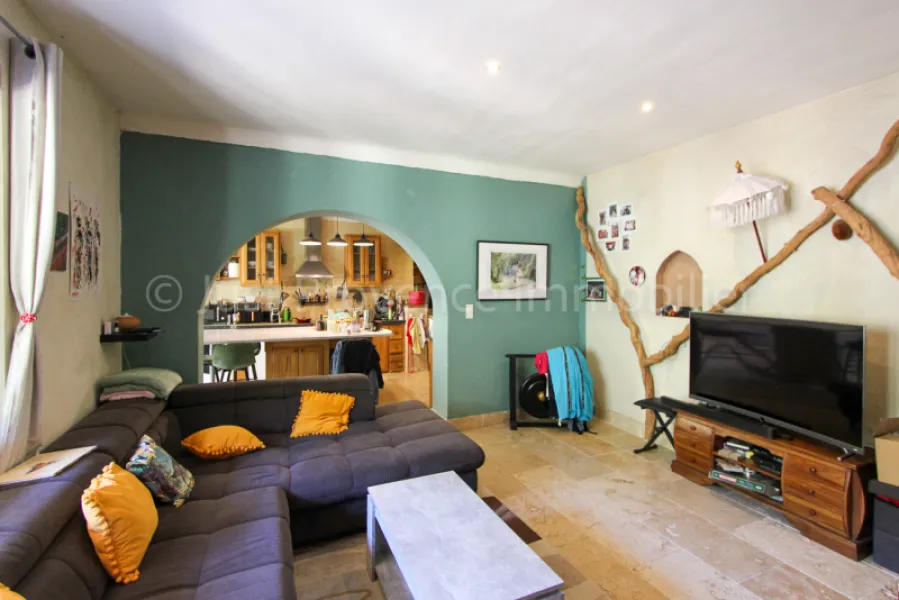 EN EXCLUSIVITÉ. Le Barroux, ensemble immobilier, avec piscine, garage et carport. .