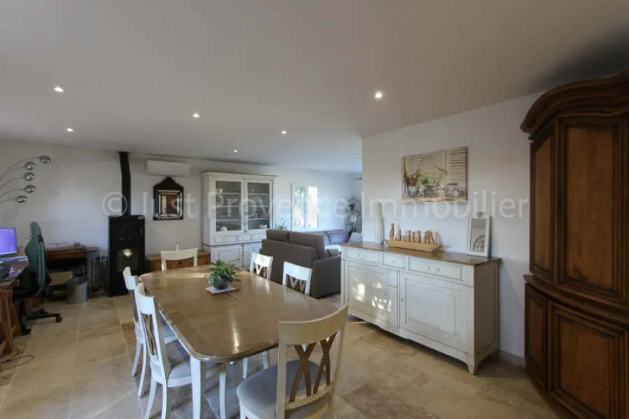 Maison Mazan 5 pièces 123 m2 avec vue sur le Ventoux sur 1172 m² de terrain.