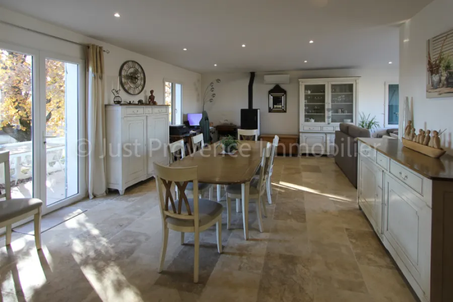 Maison Mazan 5 pièces 123 m2 avec vue sur le Ventoux sur 1172 m² de terrain.