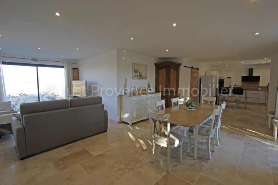 Maison Mazan 5 pièces 123 m2 avec vue sur le Ventoux sur 1172 m² de terrain.