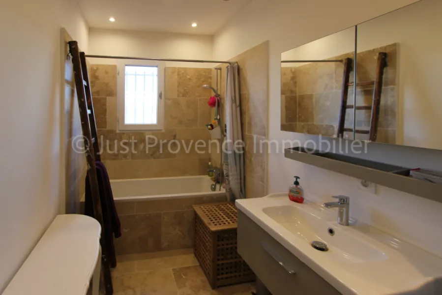 Maison Mazan 5 pièces 123 m2 avec vue sur le Ventoux sur 1172 m² de terrain.