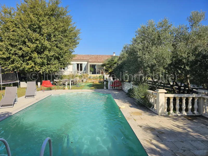 Maison Mazan 5 pièces 123 m2 avec vue sur le Ventoux sur 1172 m² de terrain.
