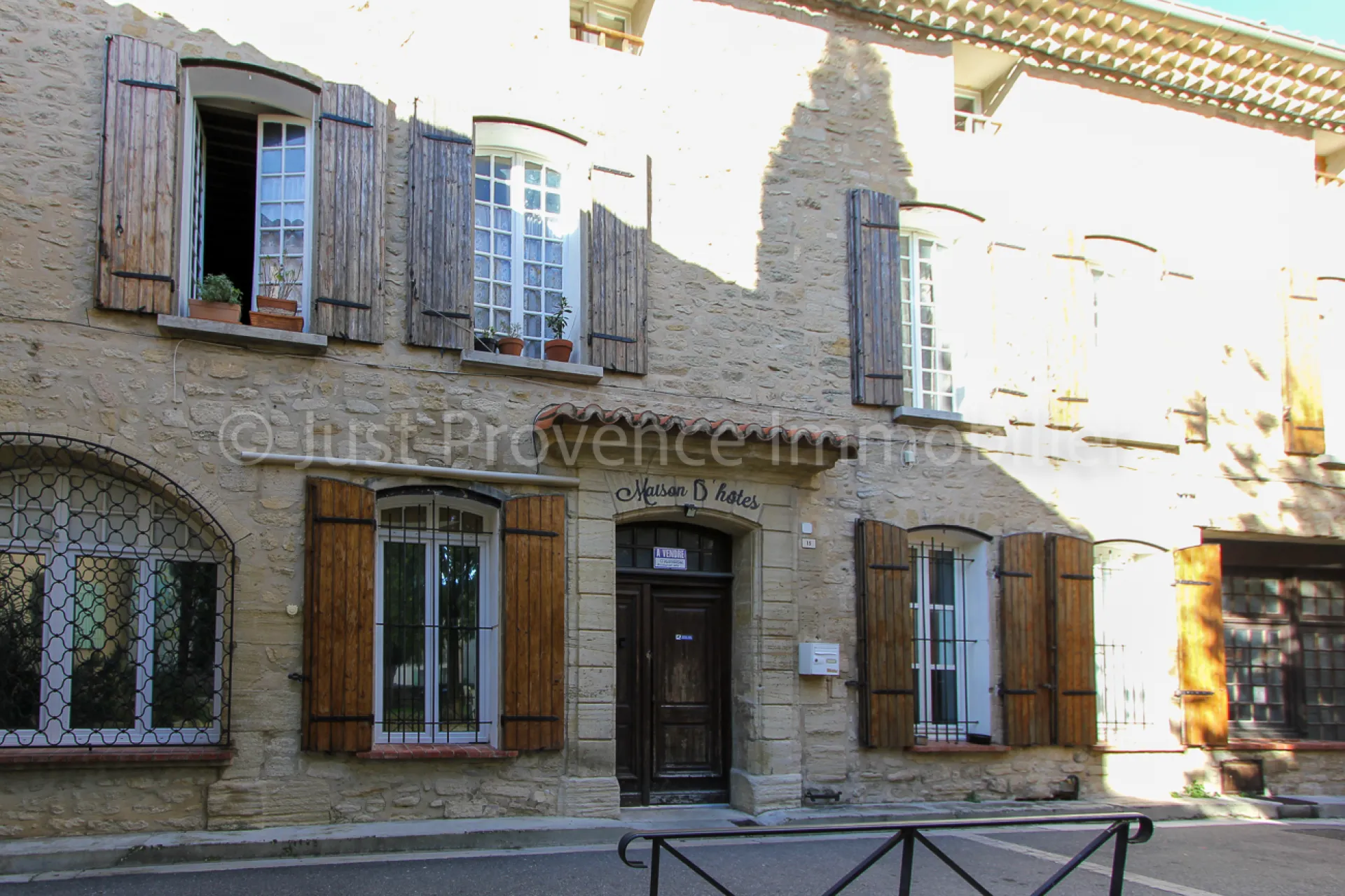 EXCLUSIVE: Caromb house, 16 rooms with independent apartments