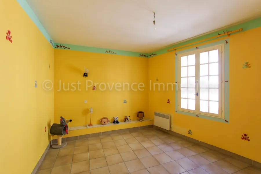 Caromb house, 5 rooms, 111.9 m2 with terrace and garage.