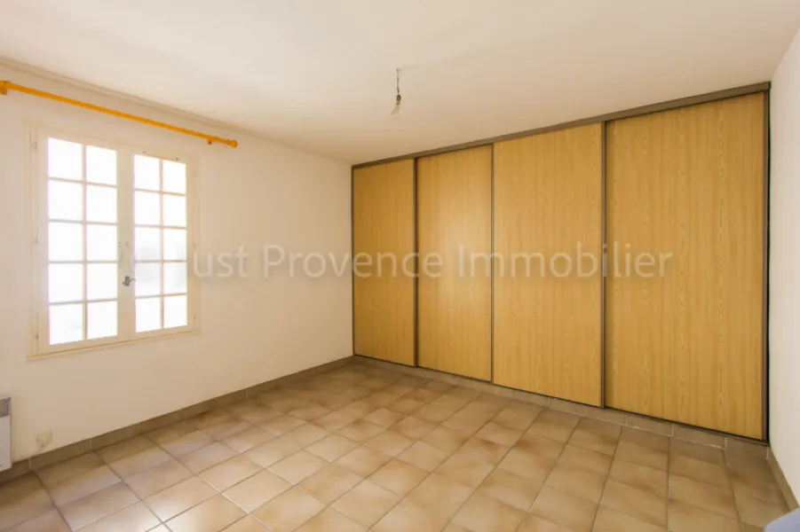 Caromb house, 5 rooms, 111.9 m2 with terrace and garage.