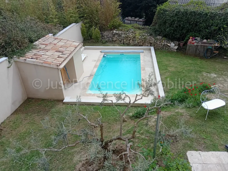 Ensemble immobilier Caromb 11 pièces 250 m2 avec piscine sur 2006 m² de terrain.