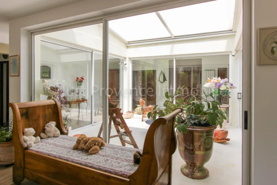 Propriété en pierre d'environ  234 m2 sur un terrain de 3500 m2 avec piscine et garage