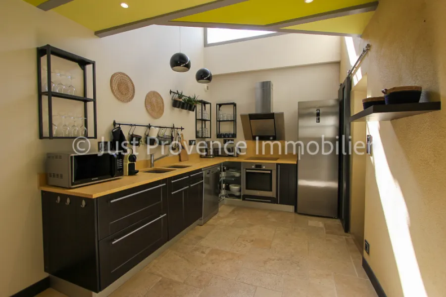 House in Le Barroux, 8 rooms, 161.84 m2 with terraces and garden