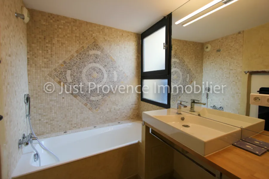 Maison Le Barroux 8 pièces 161.84 m2 avec terrasses et jardin