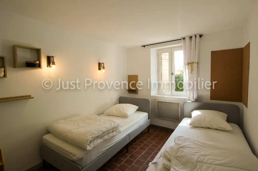 Maison Le Barroux 8 pièces 161.84 m2 avec terrasses et jardin