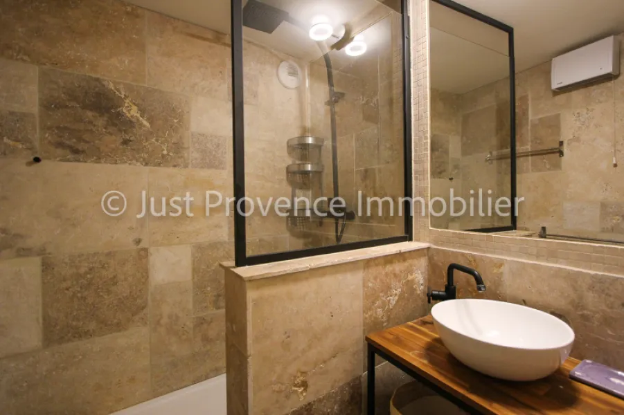 Maison Le Barroux 8 pièces 161.84 m2 avec terrasses et jardin