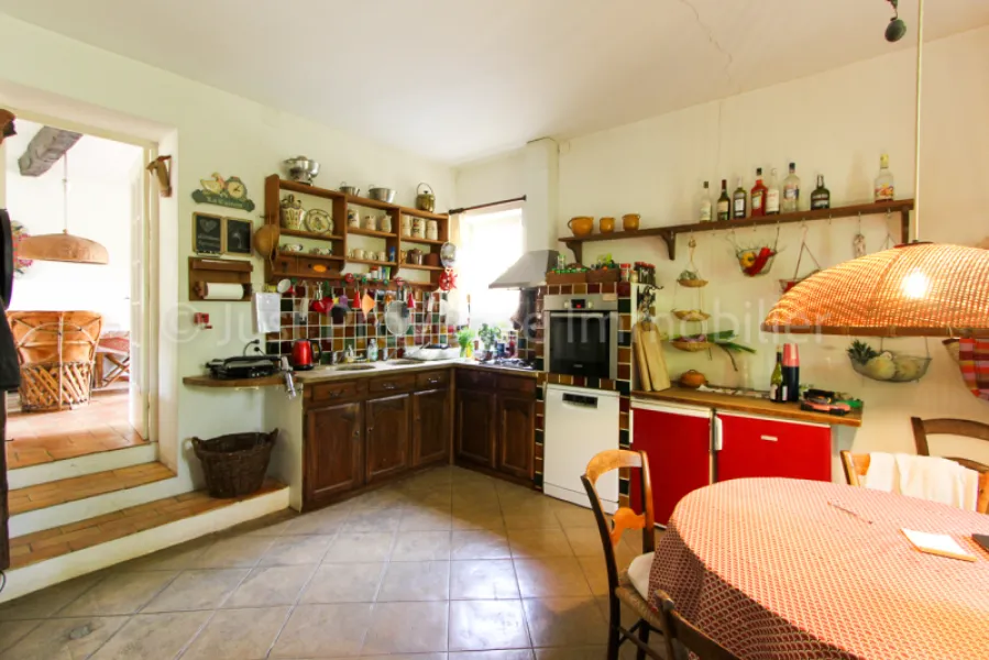 Mas Suzette 9 pièces avec vue, à rénover