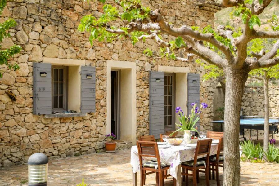 EN EXCLUSIVITÉ. Le Barroux, ensemble immobilier, avec piscine, garage et carport. .