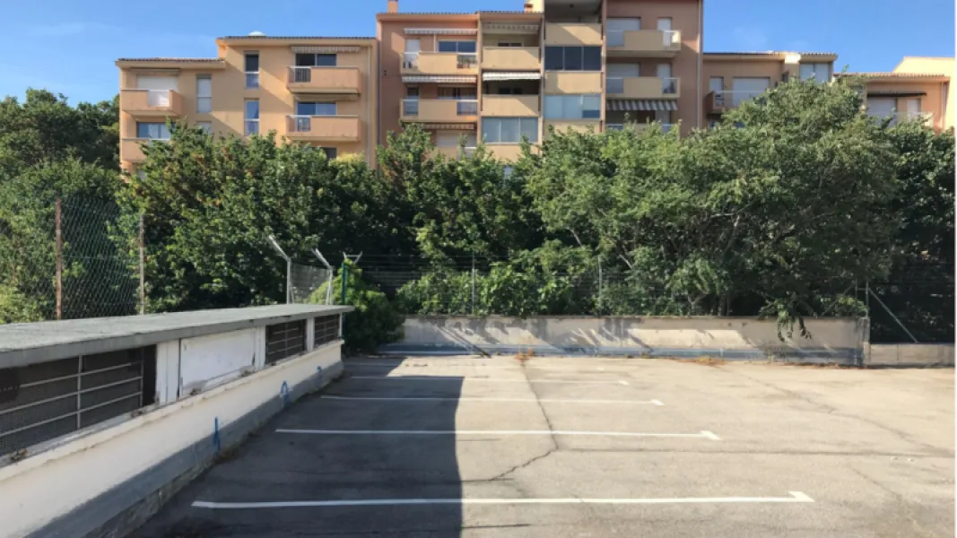 Ensemble Immobilier Polyvalent d'environ 4050 m² à APT