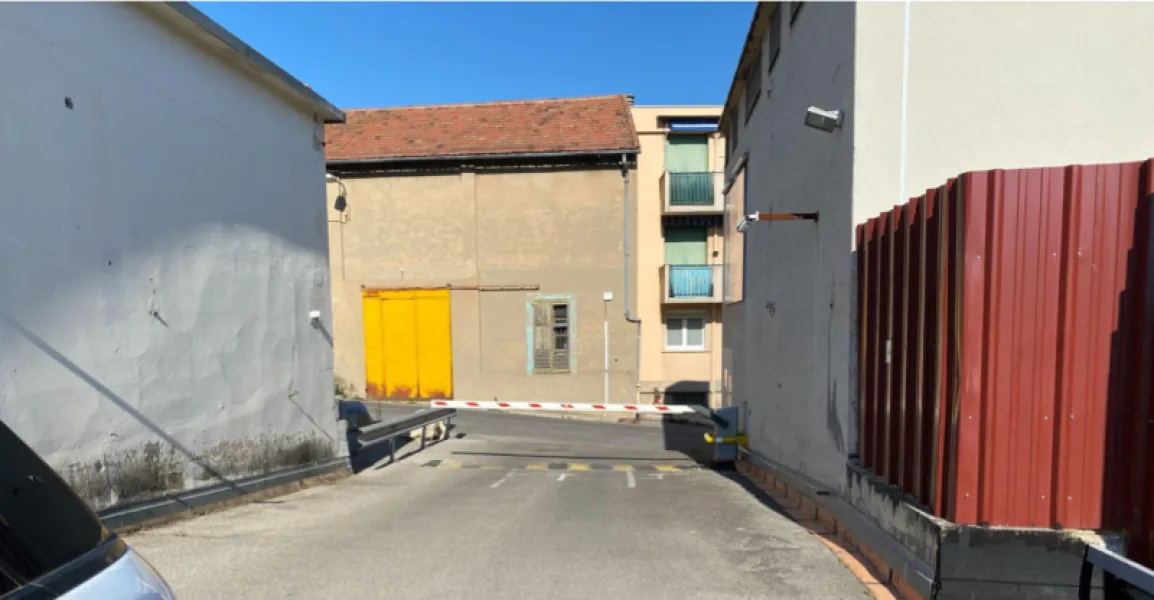 Ensemble Immobilier Polyvalent d'environ 4050 m² à APT