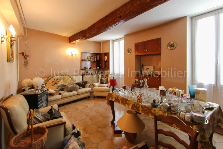 In Caromb, a village house of approximately 160.1 sqm with an interior courtyard