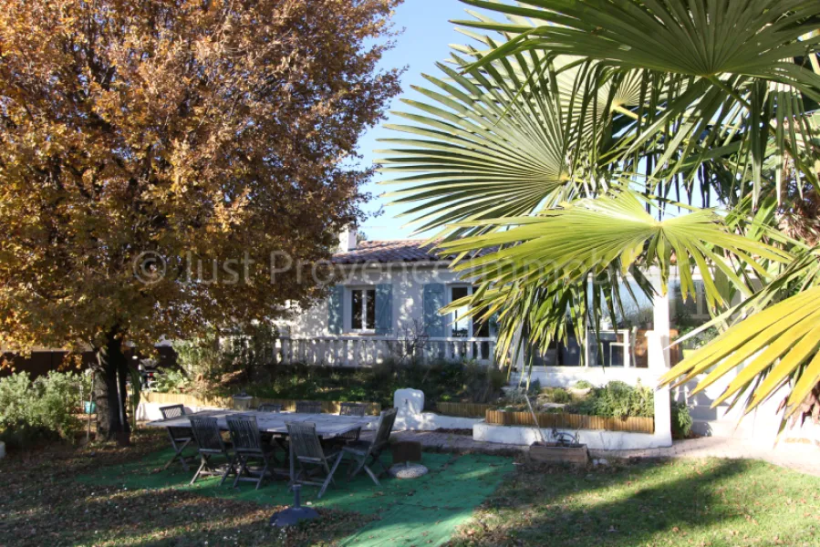 Maison Mazan 5 pièces 123 m2 avec vue sur le Ventoux sur 1172 m² de terrain.