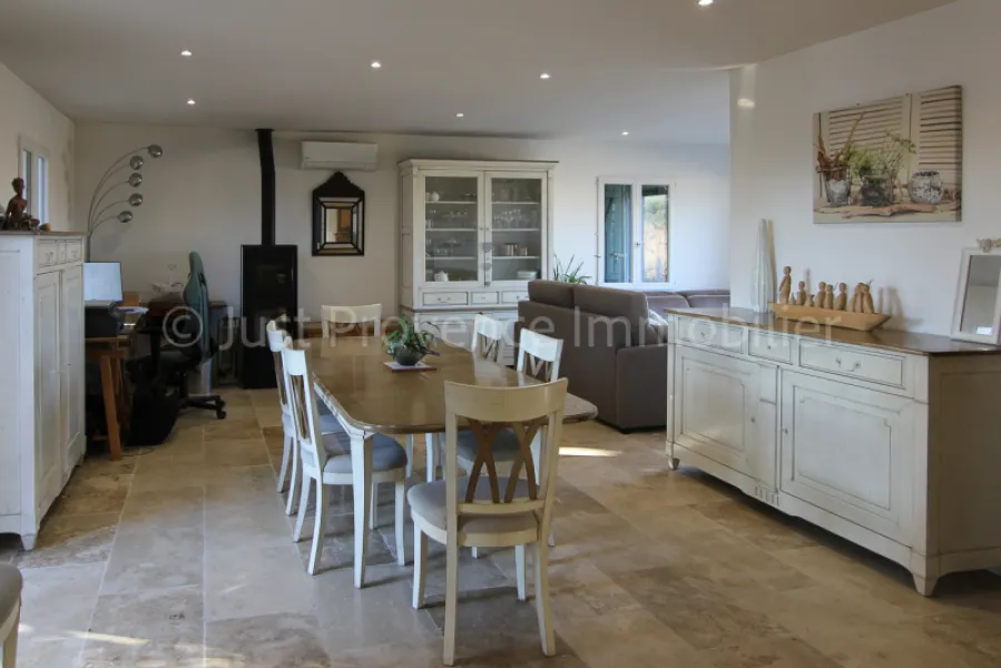 Maison Mazan 5 pièces 123 m2 avec vue sur le Ventoux sur 1172 m² de terrain.