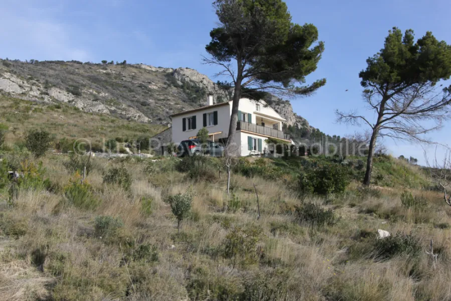 Vente maison Saint Hippolyte Le Graveyron 6 pièces avec superbe vue.