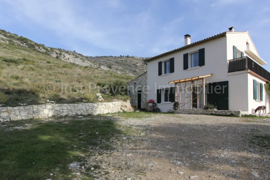 Vente maison Saint Hippolyte Le Graveyron 6 pièces avec superbe vue.