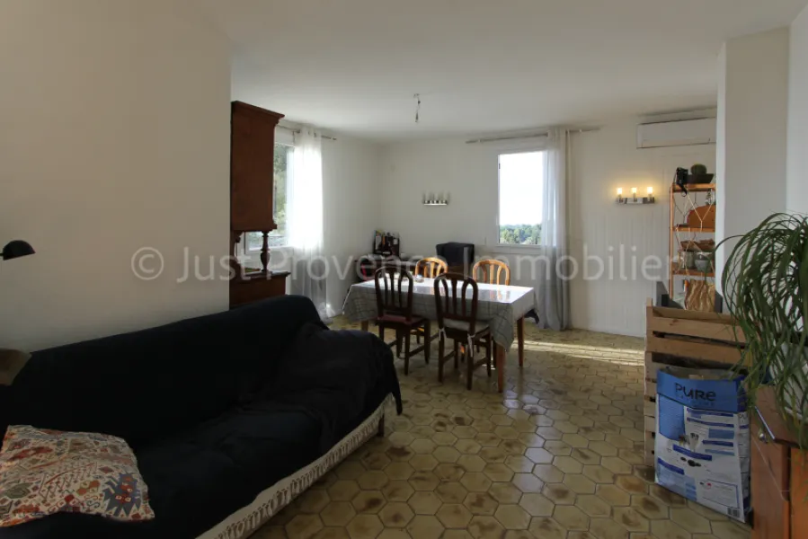 Vente maison Saint Hippolyte Le Graveyron 6 pièces avec superbe vue.