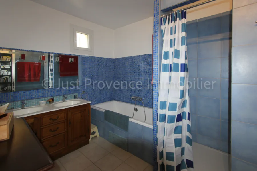 Vente maison Saint Hippolyte Le Graveyron 6 pièces avec superbe vue.