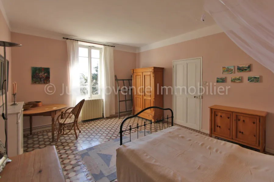 Mas Suzette 9 pièces avec vue, à rénover