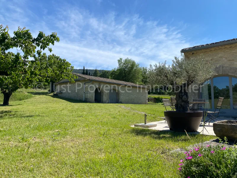 Bonnieux  Mas de 200 m² avec piscine