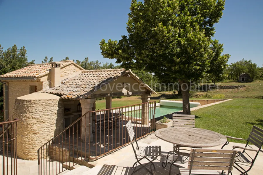 Bonnieux  Mas de 200 m² avec piscine