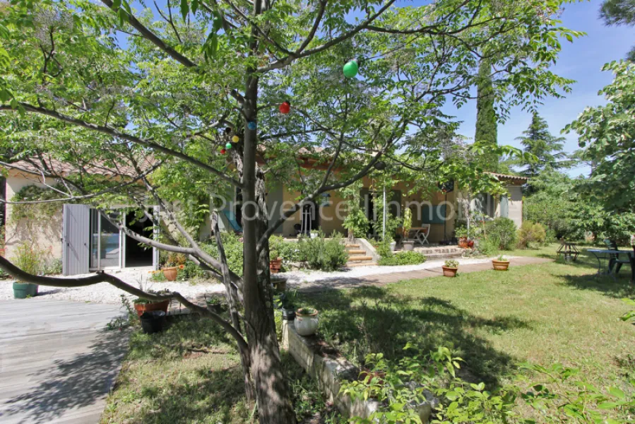 Carpentras villa de 127 m² avec garage et piscine sur un terrain de 1253 m²