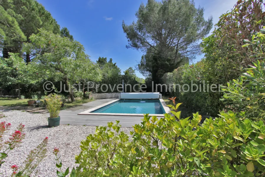 Carpentras villa de 127 m² avec garage et piscine sur un terrain de 1253 m²