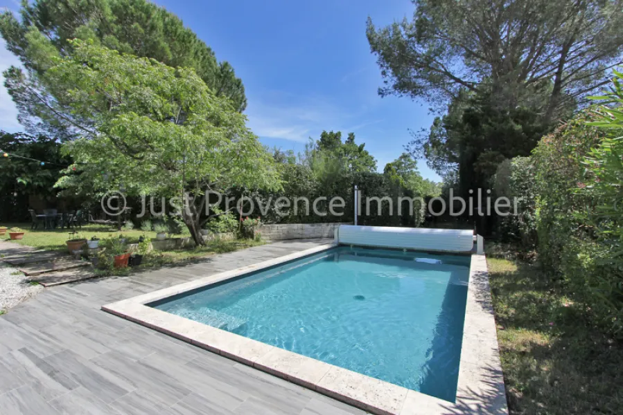 Carpentras villa de 127 m² avec garage et piscine sur un terrain de 1253 m²