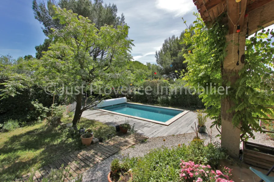 Carpentras villa de 127 m² avec garage et piscine sur un terrain de 1253 m²