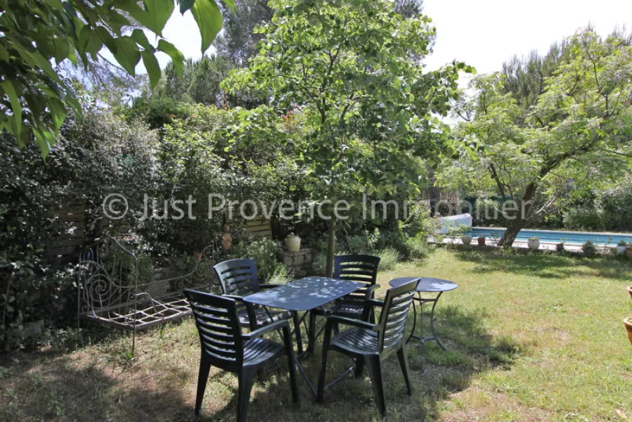 Carpentras villa de 127 m² avec garage et piscine sur un terrain de 1253 m²